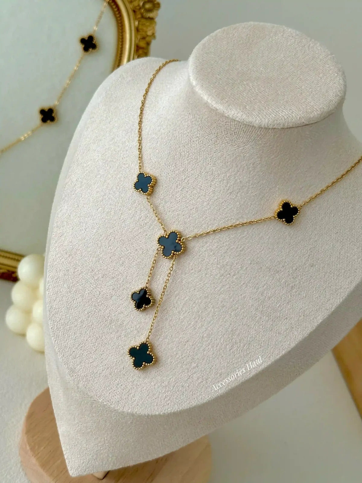 Clover Necklace 02